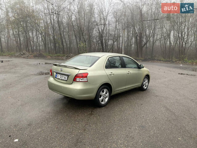 Серый Тойота Ярис, объемом двигателя 1.3 л и пробегом 243 тыс. км за 5300 $, фото 2 на Automoto.ua