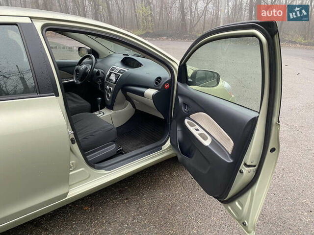 Серый Тойота Ярис, объемом двигателя 1.3 л и пробегом 243 тыс. км за 5300 $, фото 14 на Automoto.ua