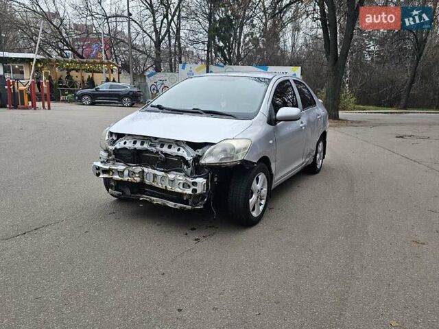 Серый Тойота Ярис, объемом двигателя 1.5 л и пробегом 200 тыс. км за 2900 $, фото 19 на Automoto.ua