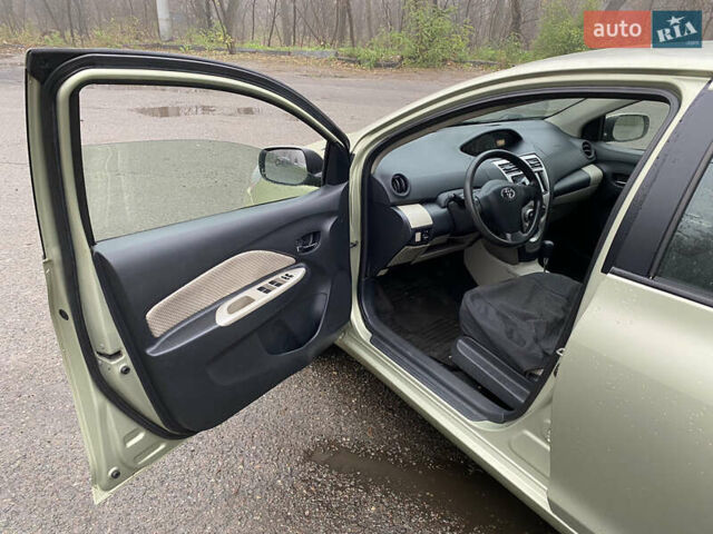 Серый Тойота Ярис, объемом двигателя 1.3 л и пробегом 243 тыс. км за 5300 $, фото 8 на Automoto.ua