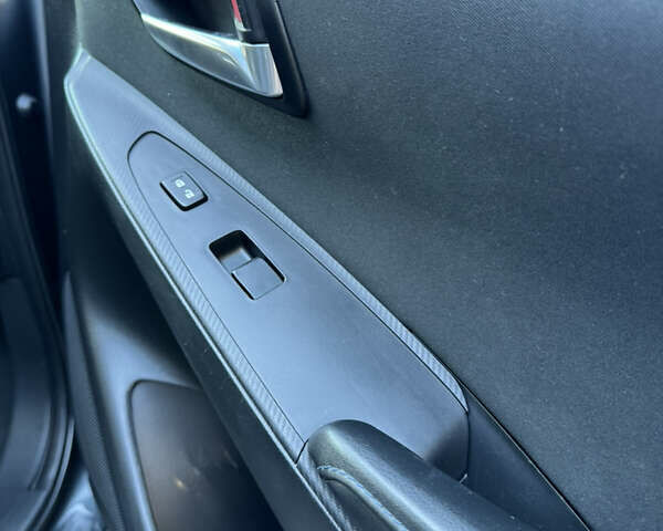 Серый Тойота Ярис, объемом двигателя 1.5 л и пробегом 184 тыс. км за 11800 $, фото 21 на Automoto.ua