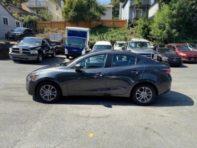 Серый Тойота Ярис, объемом двигателя 1.5 л и пробегом 39 тыс. км за 2500 $, фото 4 на Automoto.ua