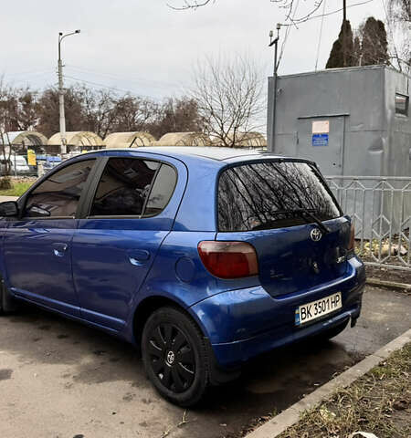 Синий Тойота Ярис, объемом двигателя 1 л и пробегом 261 тыс. км за 3300 $, фото 2 на Automoto.ua