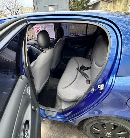 Синий Тойота Ярис, объемом двигателя 1 л и пробегом 261 тыс. км за 3300 $, фото 5 на Automoto.ua