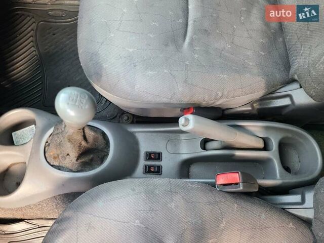 Тойота Яріс 1999 у Одесі на Automoto.ua Синій Тойота Яріс, об'ємом двигуна 1 л та пробігом 278 тис. км за 2700 $, фото 14 на Automoto.ua