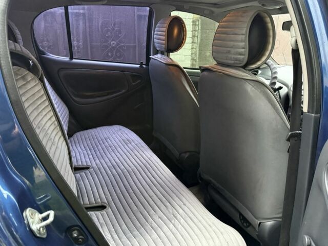 Синий Тойота Ярис, объемом двигателя 1 л и пробегом 180 тыс. км за 2300 $, фото 16 на Automoto.ua