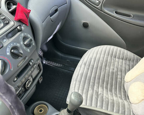 Синий Тойота Ярис, объемом двигателя 1 л и пробегом 260 тыс. км за 2700 $, фото 7 на Automoto.ua