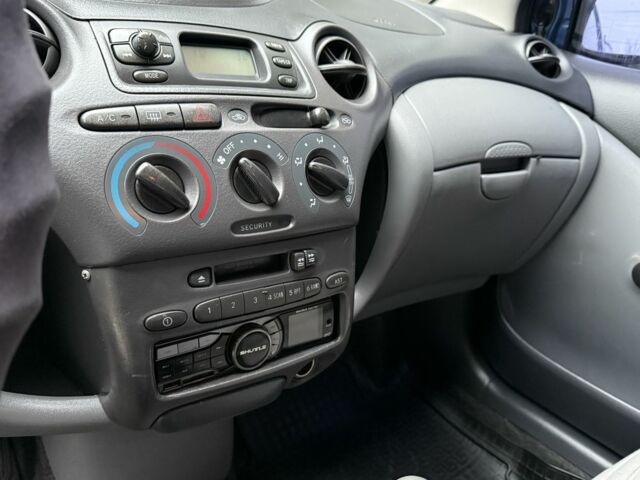 Синий Тойота Ярис, объемом двигателя 1 л и пробегом 180 тыс. км за 2300 $, фото 9 на Automoto.ua