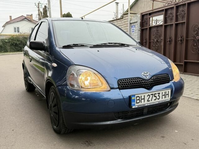 Синий Тойота Ярис, объемом двигателя 1 л и пробегом 180 тыс. км за 2300 $, фото 2 на Automoto.ua