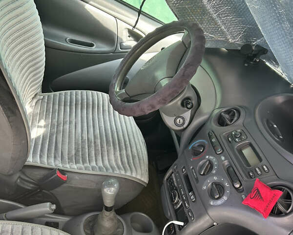 Синий Тойота Ярис, объемом двигателя 1 л и пробегом 260 тыс. км за 2700 $, фото 11 на Automoto.ua