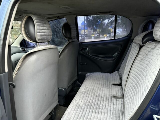 Синий Тойота Ярис, объемом двигателя 1 л и пробегом 180 тыс. км за 2300 $, фото 13 на Automoto.ua