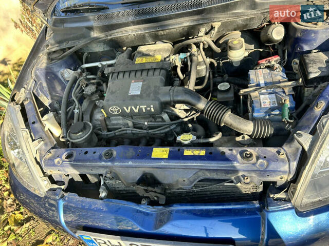 Синий Тойота Ярис, объемом двигателя 1 л и пробегом 260 тыс. км за 2700 $, фото 2 на Automoto.ua