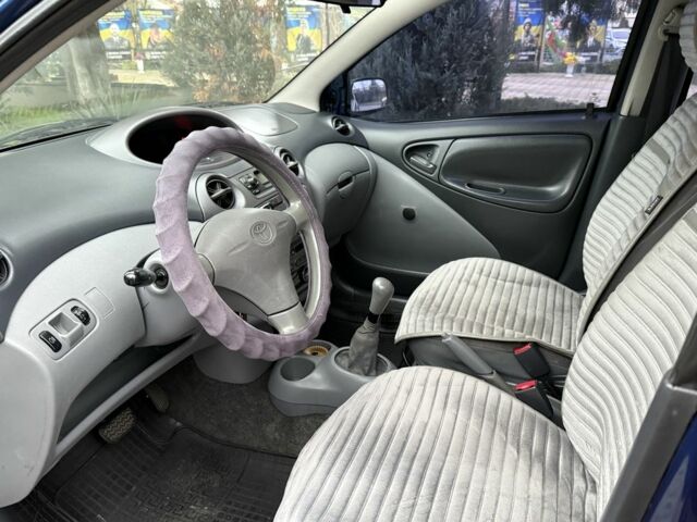 Синий Тойота Ярис, объемом двигателя 1 л и пробегом 180 тыс. км за 2300 $, фото 12 на Automoto.ua