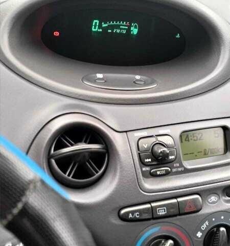 Синий Тойота Ярис, объемом двигателя 1 л и пробегом 270 тыс. км за 5200 $, фото 10 на Automoto.ua