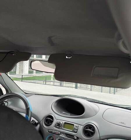 Синий Тойота Ярис, объемом двигателя 1 л и пробегом 270 тыс. км за 5200 $, фото 63 на Automoto.ua