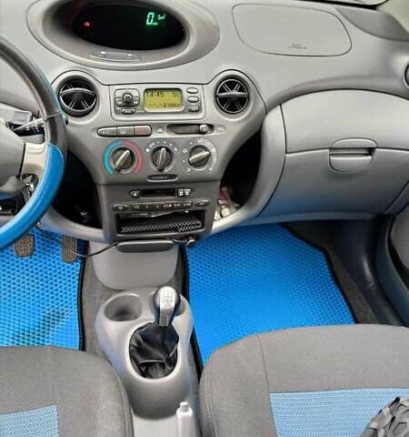Синий Тойота Ярис, объемом двигателя 1 л и пробегом 270 тыс. км за 5200 $, фото 54 на Automoto.ua