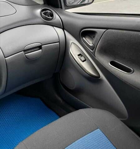 Синий Тойота Ярис, объемом двигателя 1 л и пробегом 270 тыс. км за 5200 $, фото 75 на Automoto.ua