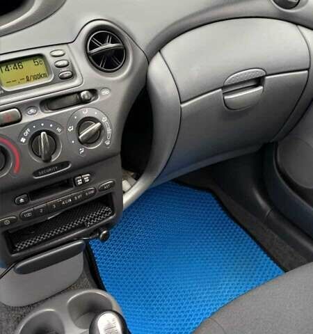 Синий Тойота Ярис, объемом двигателя 1 л и пробегом 270 тыс. км за 5200 $, фото 9 на Automoto.ua