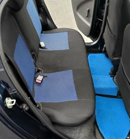 Синий Тойота Ярис, объемом двигателя 1 л и пробегом 270 тыс. км за 5200 $, фото 97 на Automoto.ua