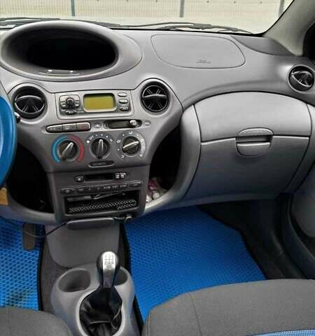 Синий Тойота Ярис, объемом двигателя 1 л и пробегом 270 тыс. км за 5200 $, фото 79 на Automoto.ua