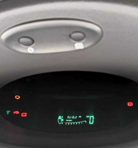 Синий Тойота Ярис, объемом двигателя 1 л и пробегом 270 тыс. км за 5200 $, фото 25 на Automoto.ua