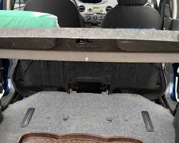 Синий Тойота Ярис, объемом двигателя 1 л и пробегом 270 тыс. км за 5200 $, фото 69 на Automoto.ua