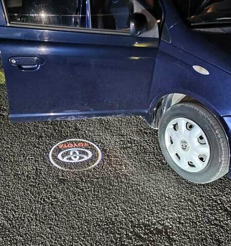 Синий Тойота Ярис, объемом двигателя 1 л и пробегом 270 тыс. км за 5200 $, фото 33 на Automoto.ua