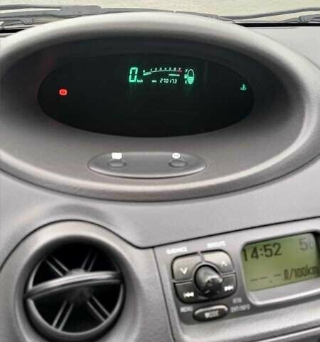 Синий Тойота Ярис, объемом двигателя 1 л и пробегом 270 тыс. км за 5200 $, фото 74 на Automoto.ua