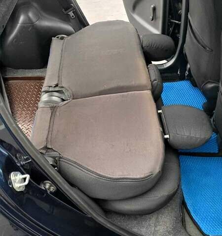 Синий Тойота Ярис, объемом двигателя 1 л и пробегом 270 тыс. км за 5200 $, фото 31 на Automoto.ua