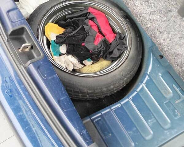 Синий Тойота Ярис, объемом двигателя 1 л и пробегом 270 тыс. км за 5200 $, фото 44 на Automoto.ua