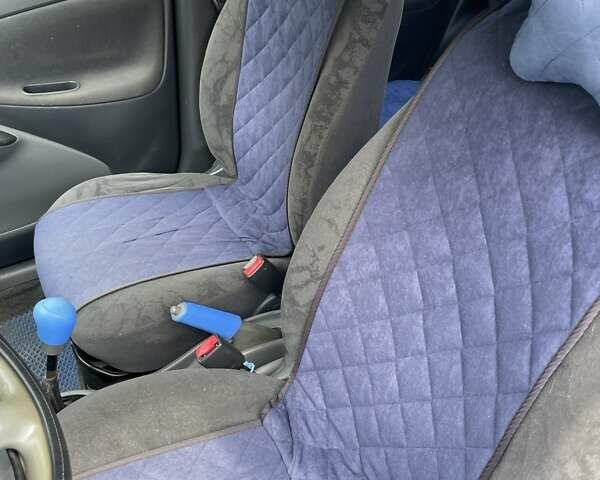 Тойота Яріс 2001 у Миколаєві на Automoto.ua Синій Тойота Яріс, об'ємом двигуна 0.99 л та пробігом 300 тис. км за 2800 $, фото 7 на Automoto.ua