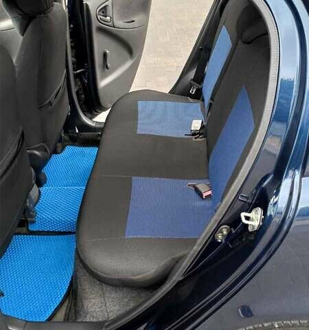 Синий Тойота Ярис, объемом двигателя 1 л и пробегом 270 тыс. км за 5200 $, фото 15 на Automoto.ua