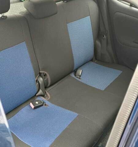 Синий Тойота Ярис, объемом двигателя 1 л и пробегом 270 тыс. км за 5200 $, фото 94 на Automoto.ua