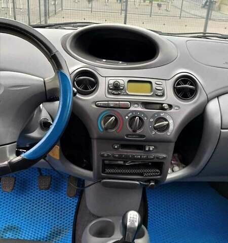 Синий Тойота Ярис, объемом двигателя 1 л и пробегом 270 тыс. км за 5200 $, фото 13 на Automoto.ua