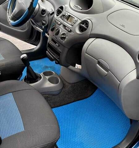 Синий Тойота Ярис, объемом двигателя 1 л и пробегом 270 тыс. км за 5200 $, фото 30 на Automoto.ua