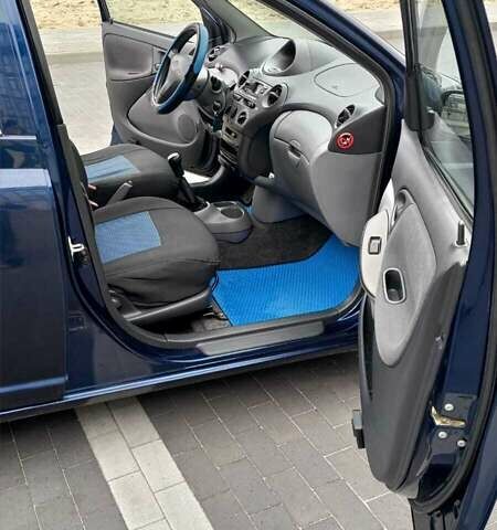 Синий Тойота Ярис, объемом двигателя 1 л и пробегом 270 тыс. км за 5200 $, фото 52 на Automoto.ua