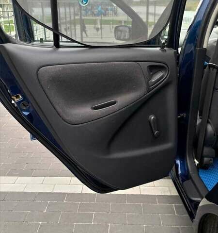 Синий Тойота Ярис, объемом двигателя 1 л и пробегом 270 тыс. км за 5200 $, фото 26 на Automoto.ua
