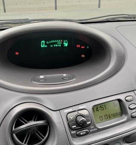 Синий Тойота Ярис, объемом двигателя 1 л и пробегом 270 тыс. км за 5200 $, фото 48 на Automoto.ua