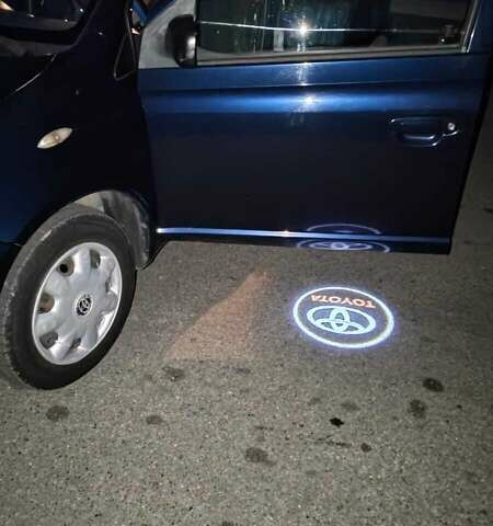 Синий Тойота Ярис, объемом двигателя 1 л и пробегом 270 тыс. км за 5200 $, фото 46 на Automoto.ua