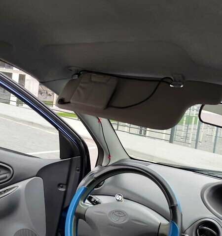 Синий Тойота Ярис, объемом двигателя 1 л и пробегом 270 тыс. км за 5200 $, фото 53 на Automoto.ua