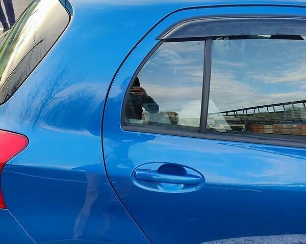 Синий Тойота Ярис, объемом двигателя 1 л и пробегом 200 тыс. км за 5200 $, фото 10 на Automoto.ua