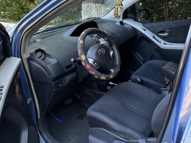 Синий Тойота Ярис, объемом двигателя 1.3 л и пробегом 200 тыс. км за 5500 $, фото 6 на Automoto.ua