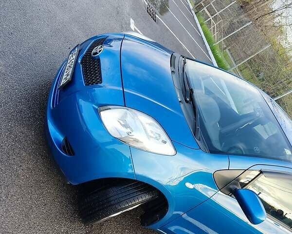 Синий Тойота Ярис, объемом двигателя 1 л и пробегом 200 тыс. км за 5200 $, фото 1 на Automoto.ua