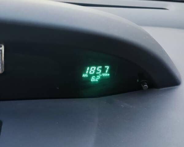 Синий Тойота Ярис, объемом двигателя 1 л и пробегом 200 тыс. км за 5200 $, фото 20 на Automoto.ua
