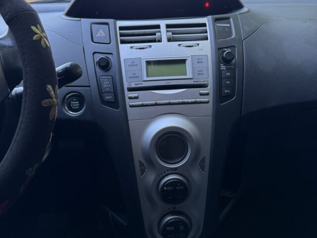 Синий Тойота Ярис, объемом двигателя 1.3 л и пробегом 200 тыс. км за 5500 $, фото 5 на Automoto.ua