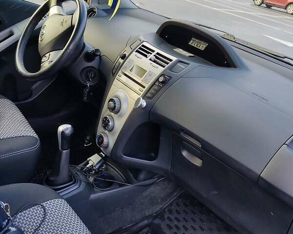 Синий Тойота Ярис, объемом двигателя 1 л и пробегом 200 тыс. км за 5200 $, фото 14 на Automoto.ua