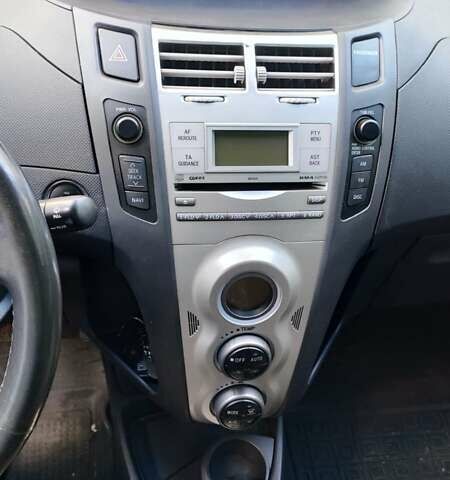 Тойота Яріс 2006 у Одесі на Automoto.ua Синій Тойота Яріс, об'ємом двигуна 1.3 л та пробігом 144 тис. км за 7000 $, фото 5 на Automoto.ua