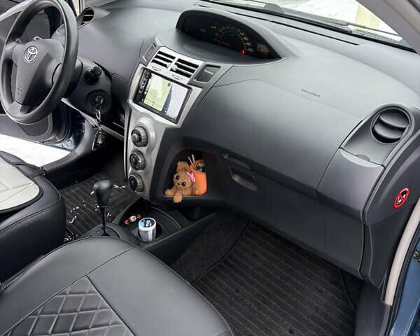 Синій Тойота Яріс, об'ємом двигуна 1.3 л та пробігом 95 тис. км за 7100 $, фото 20 на Automoto.ua