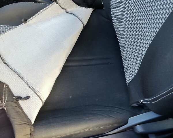 Синий Тойота Ярис, объемом двигателя 1 л и пробегом 200 тыс. км за 5200 $, фото 18 на Automoto.ua