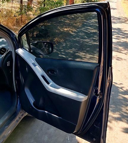 Синий Тойота Ярис, объемом двигателя 1.4 л и пробегом 140 тыс. км за 6400 $, фото 1 на Automoto.ua